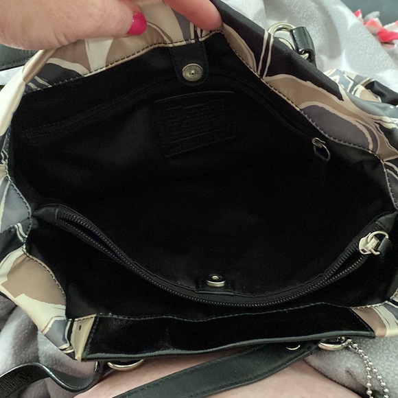 Black and Tan and gray Coach shoulder bag with duster bag - Picture 4 of 6